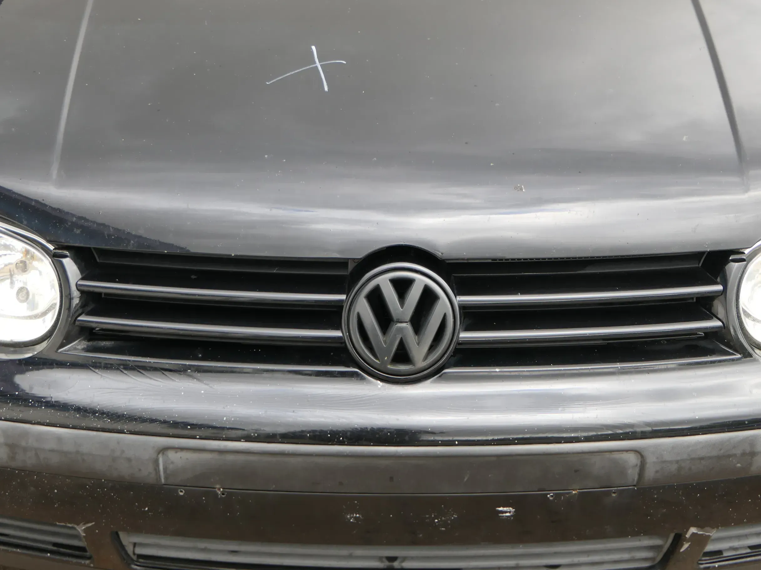 VW Golf 4 Grill Kühlergrill VW Zeichen Logo schwarz  LC9Z - Bild 1