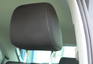 1x VW Polo 6R Kopfstütze vorne vorn schwarz rechts oder links 6R0881901M YDK - Bild 1