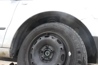 VW Fox 5Z Kotflügel vorne rechts silber LA7W - Bild 2