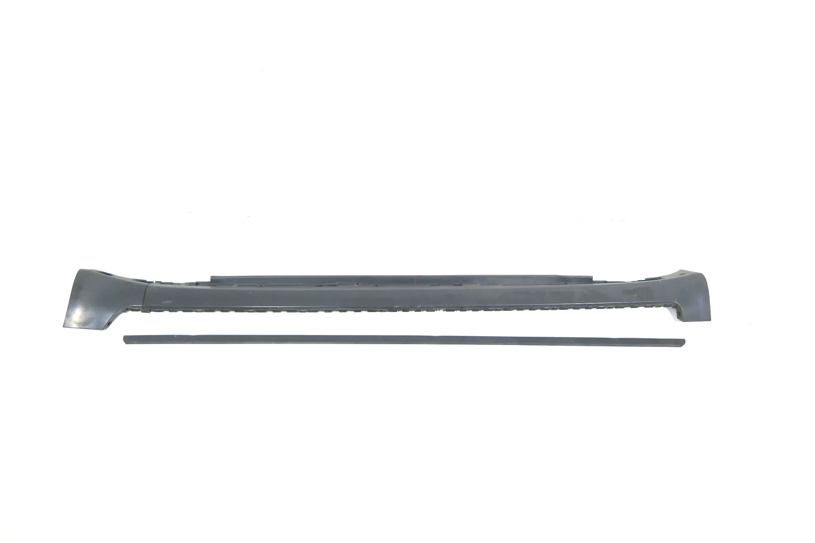 Audi A4 8E B6 B7 Blende Holm links unten Schweller Verkleidung grau - Bild 1