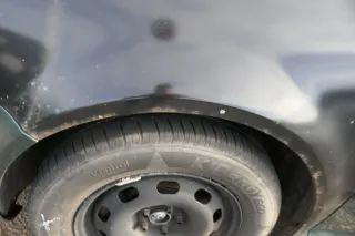 VW Golf 4 1J Kotflügel vorne links schwarz Rost - Bild 4