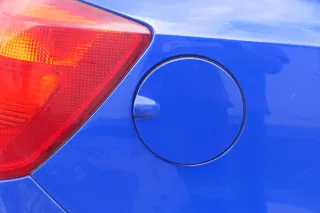 Skoda Fabia 5J Limousine Tankdeckel Deckel Tank Tankverschluß blau LF5K - Bild 1