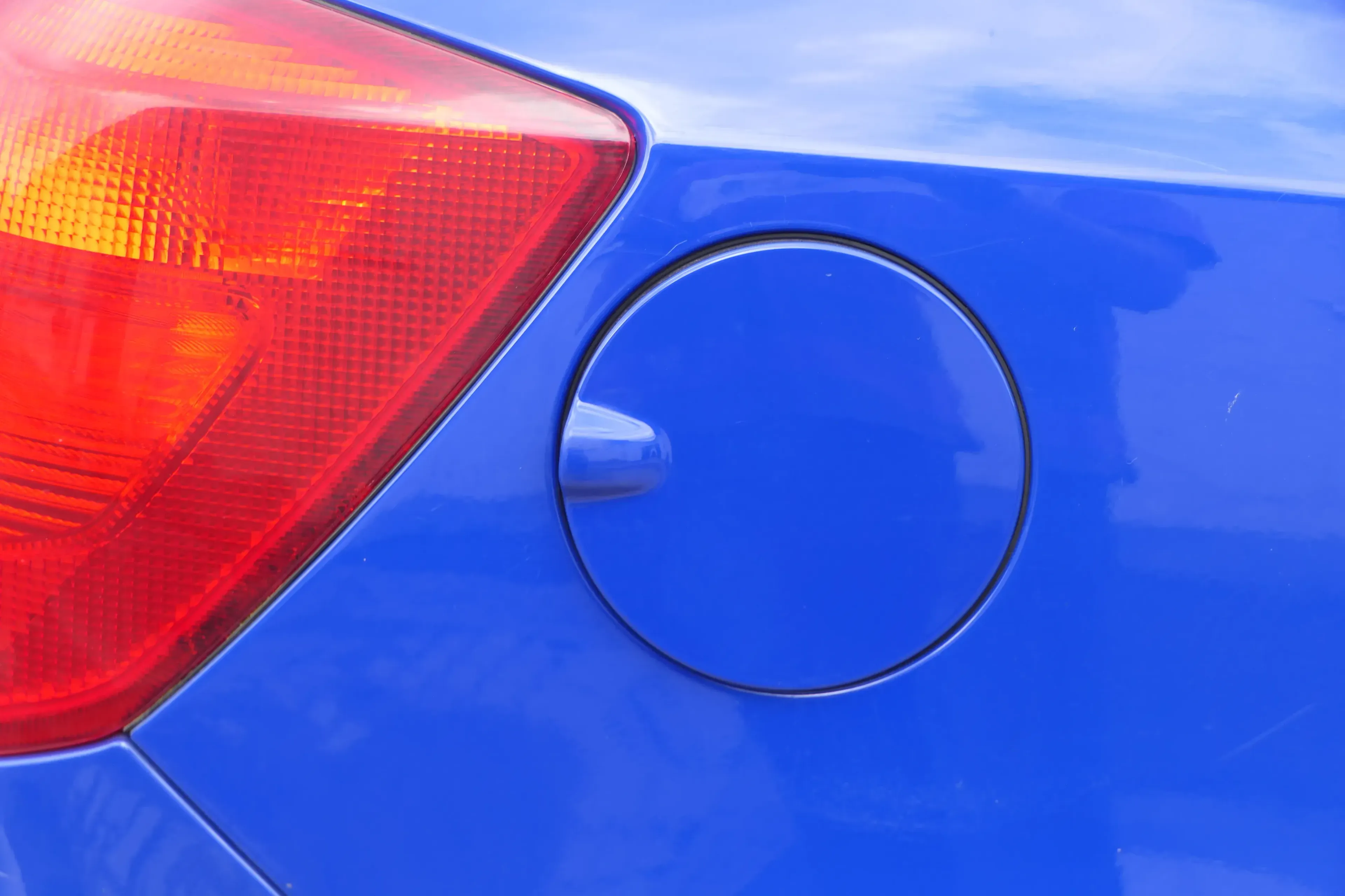 Skoda Fabia 5J Limousine Tankdeckel Deckel Tank Tankverschluß blau LF5K - Bild 1