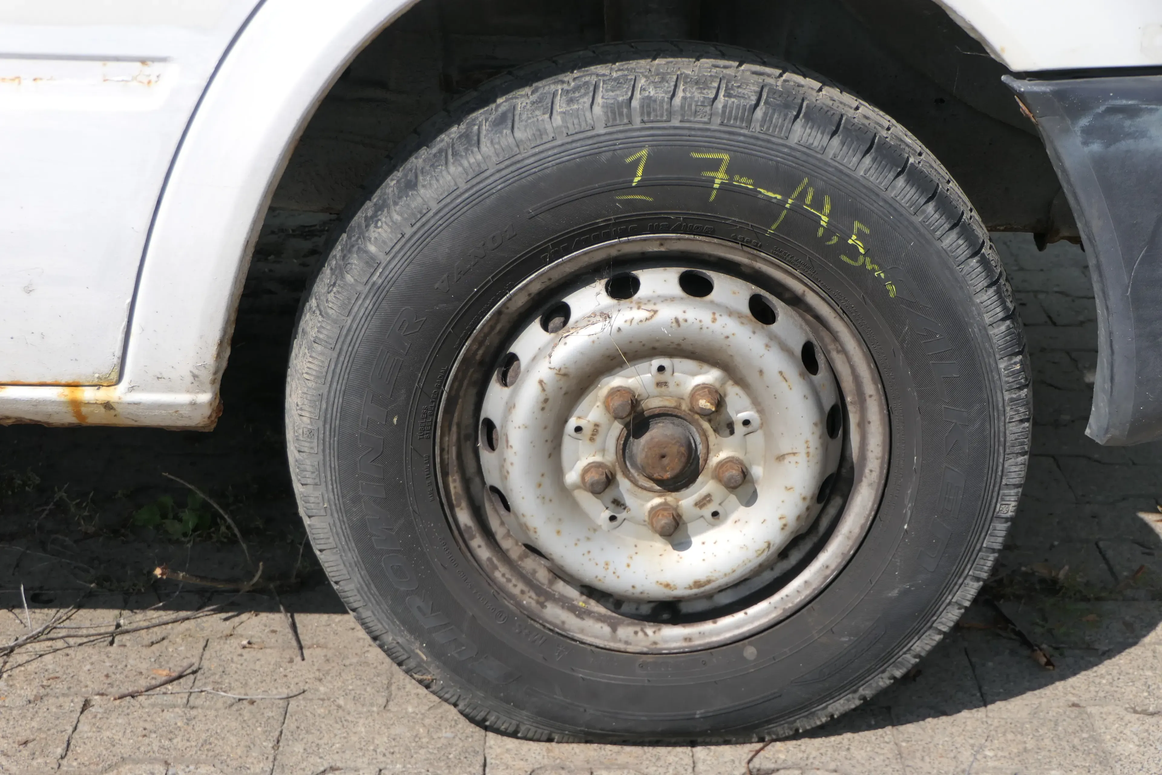 4x LT 35 2D Felge Stahlfelge Reifen Winterreifen 225/70 R15 C 112/110R 7-8mm - Bild 1