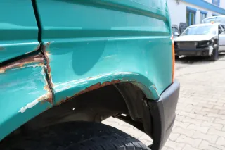 VW LT 35 2D Kotflügel vorne rechts grün L9ß2 - Bild 4
