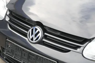 VW Golf 5 1K Grill Kühlergrill VW Zeichen Logo schwarz LC9Z blackmagic - Bild 2