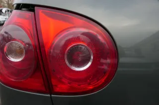 VW Golf 5 V Heckklappe hinten Kofferraumklappe mit Scheibe grau grün LA6Q saga - Bild 4