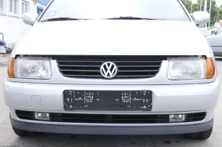 VW Polo 6N Kühlergrill Grillleiste silber LB7Z sat vorne Leiste Grill VW Zeichen - Bild 1