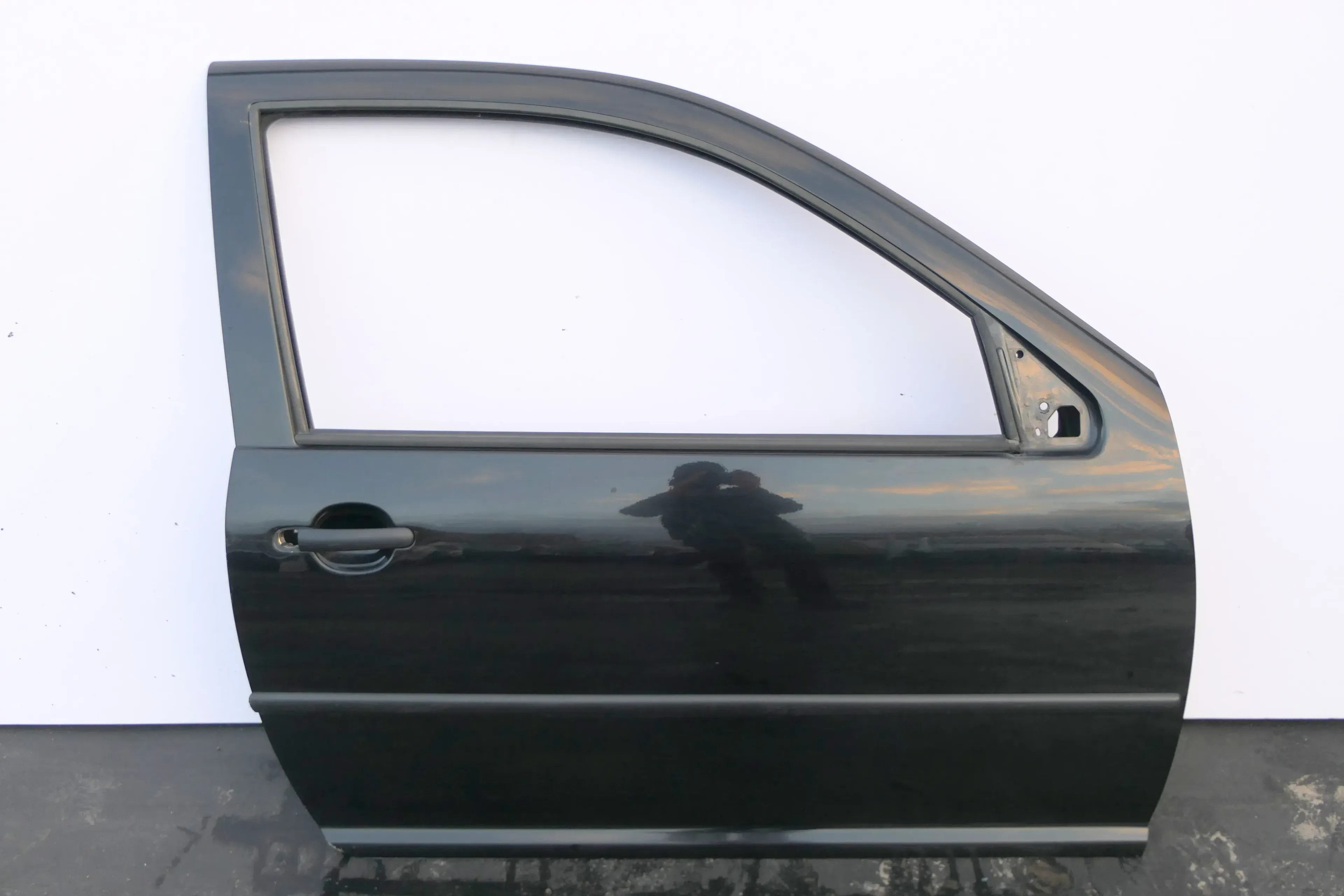 VW Golf 4 Tür vorne rechts Beifahrertür 2/3-Türer schwarz L041 uni - Bild 1