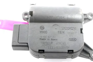 Audi A4 8E Stellmotor für Heizung Temperatur 8E1820511A 8E1820511H - Bild 2