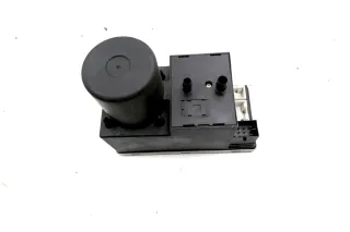 Audi A4 B5 A3 8L Pumpe Zentralverriegelung Steuergerät 8L0862257E - Bild 1