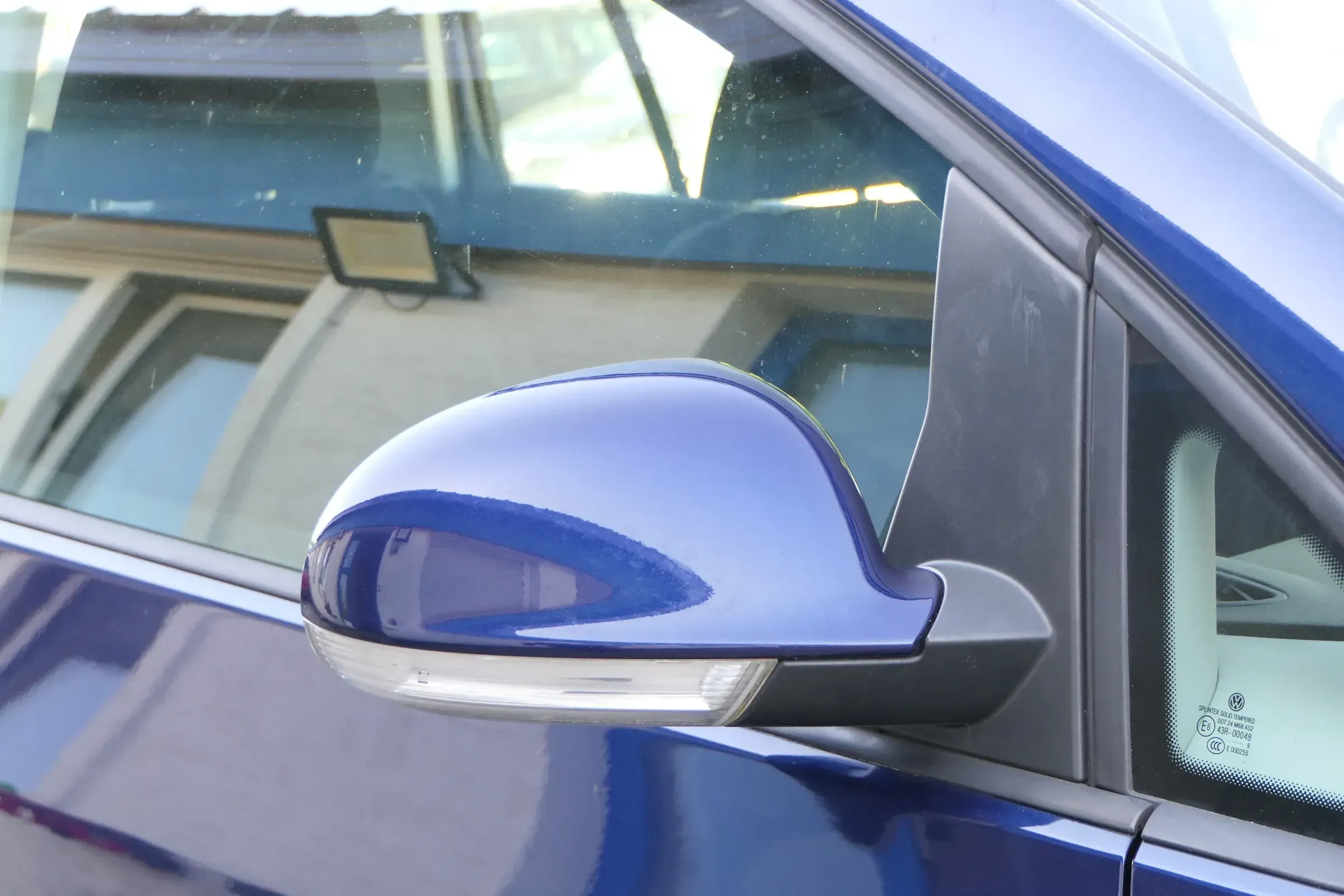 VW Golf 5M1 Plus elektrischer Spiegel rechts Blinker blau LD5Q Glas - Bild 1