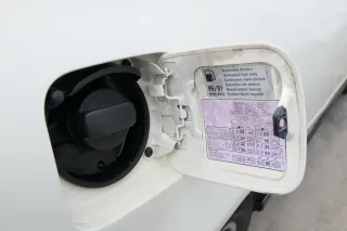Audi A3 8L Tankdeckel Klappe Tankklappe Tank weiß LY9G Deckel - Bild 2