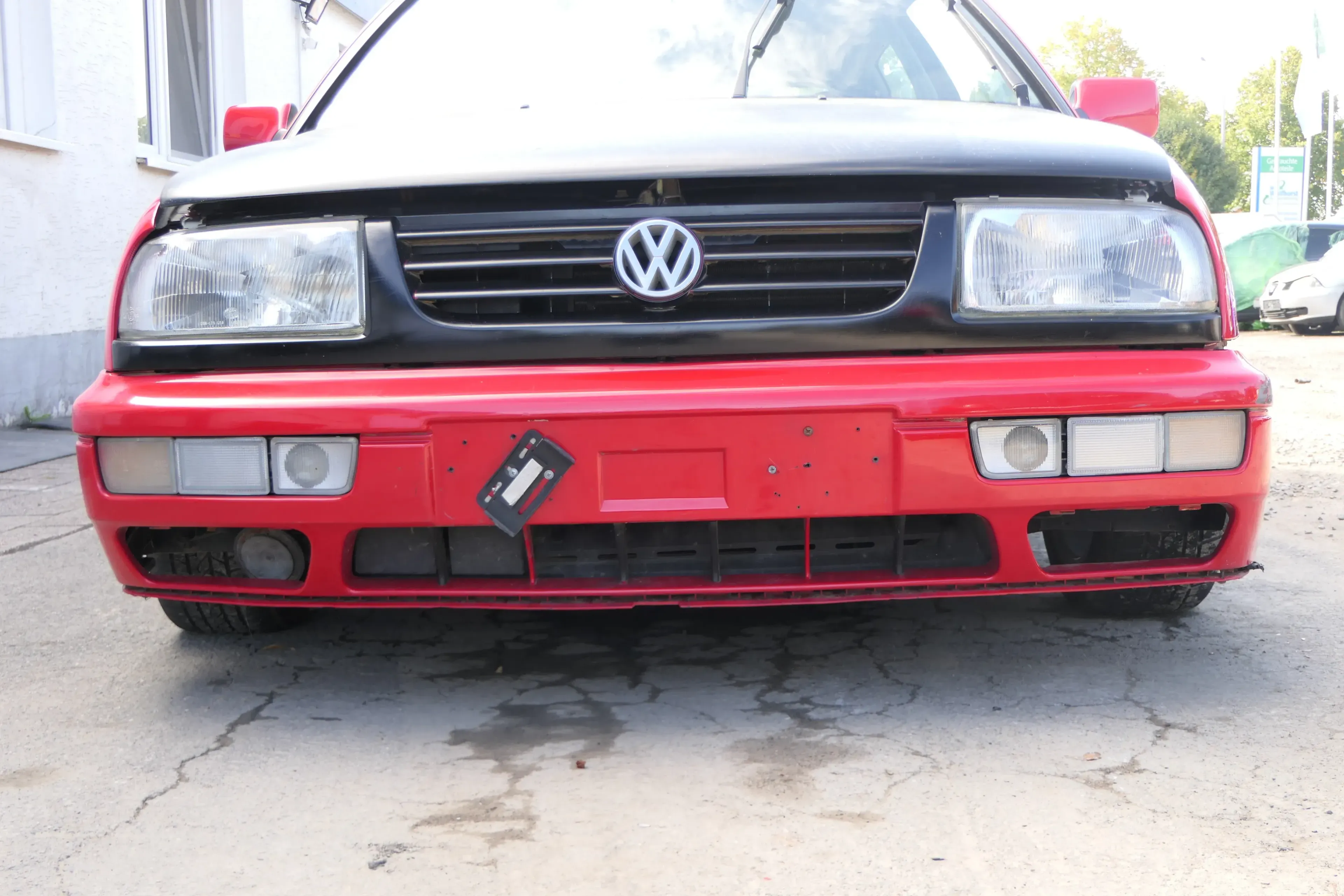 VW Vento Grill Kühlergrill VW Zeichen Logo schwarz Grillleiste Leiste - Bild 1