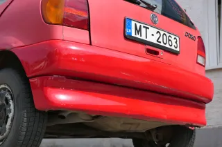 VW Polo 6N Stoßstange hinten 2-geteilte Heckstoßstange rot LP3G Stoßfänger - Bild 8