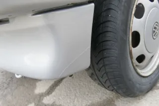 VW Polo 6N Stoßstange hinten 2-geteilte Heckstoßstange silber LB7Z Stoßfänger - Bild 2