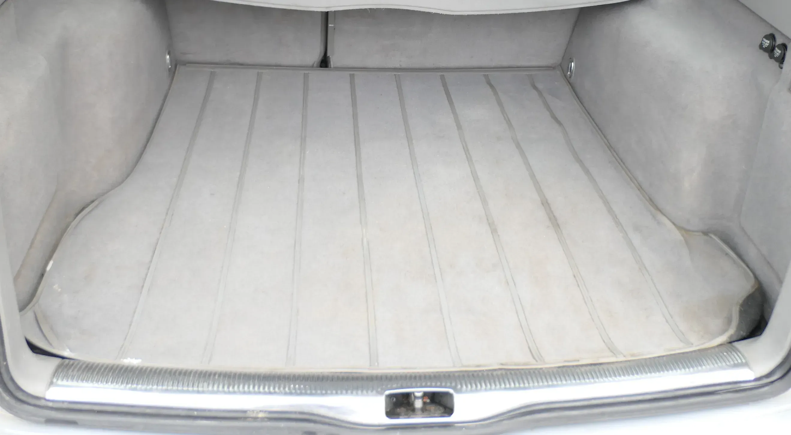 VW Passat 3B 3BG Kombi Verkleidung Teppich Kofferraum Kofferraumteppich grau - Bild 1