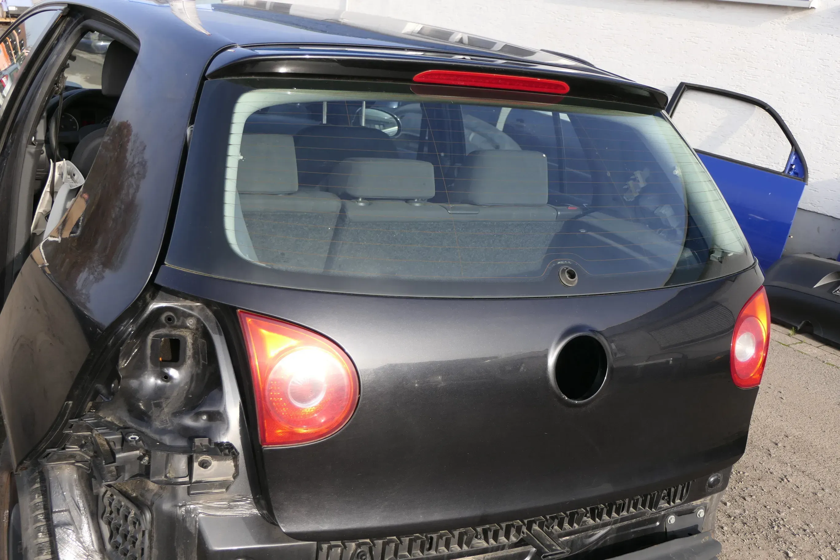 VW Golf 5 V Heckklappe hinten Kofferraumklappe + Scheibe schwarz LC9Z black magi - Bild 1