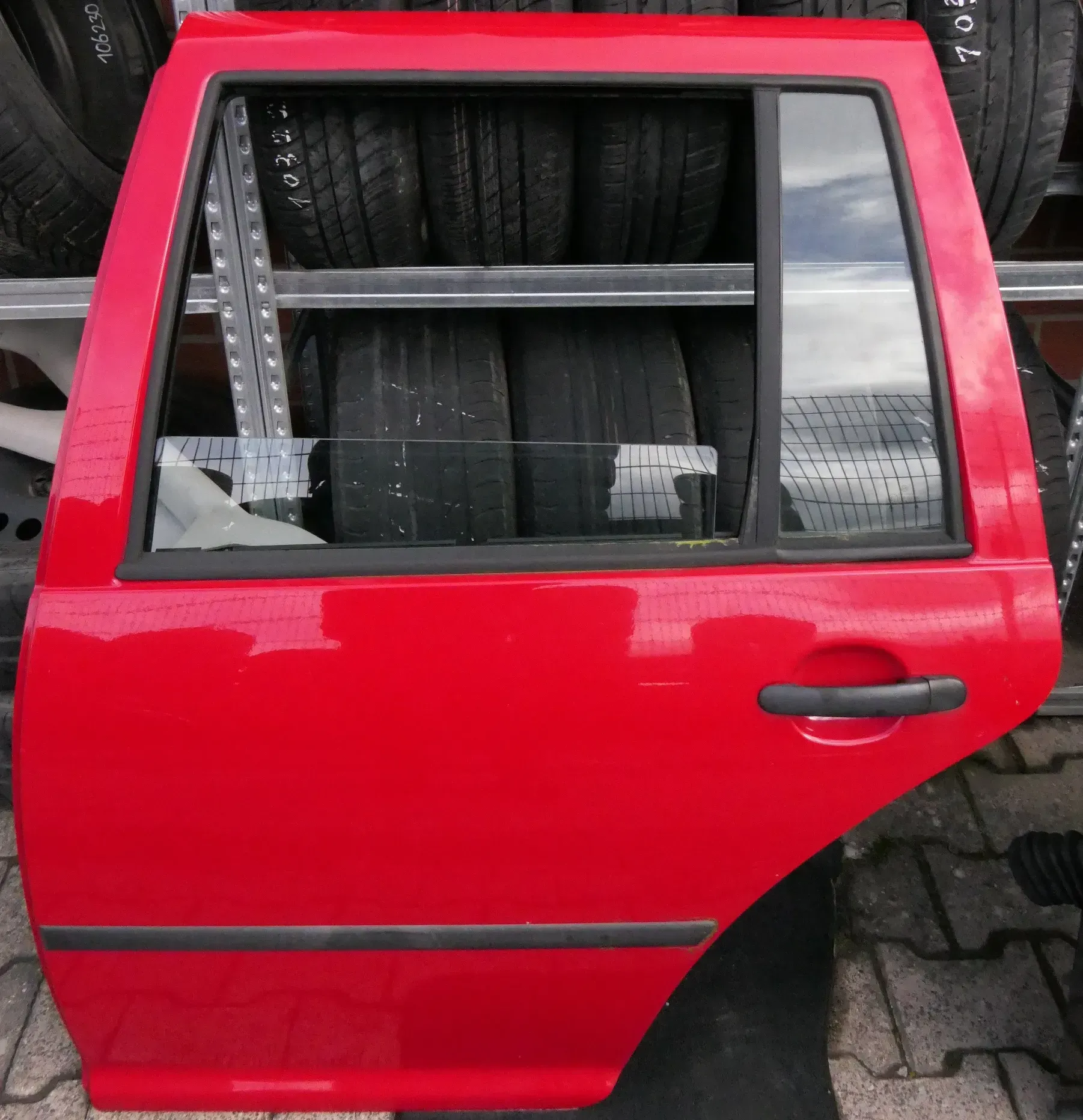 VW Golf 4 Bora Tür hinten links nur Kombi / Variant rot LY3D Fahrerseite mit Anb - Bild 1