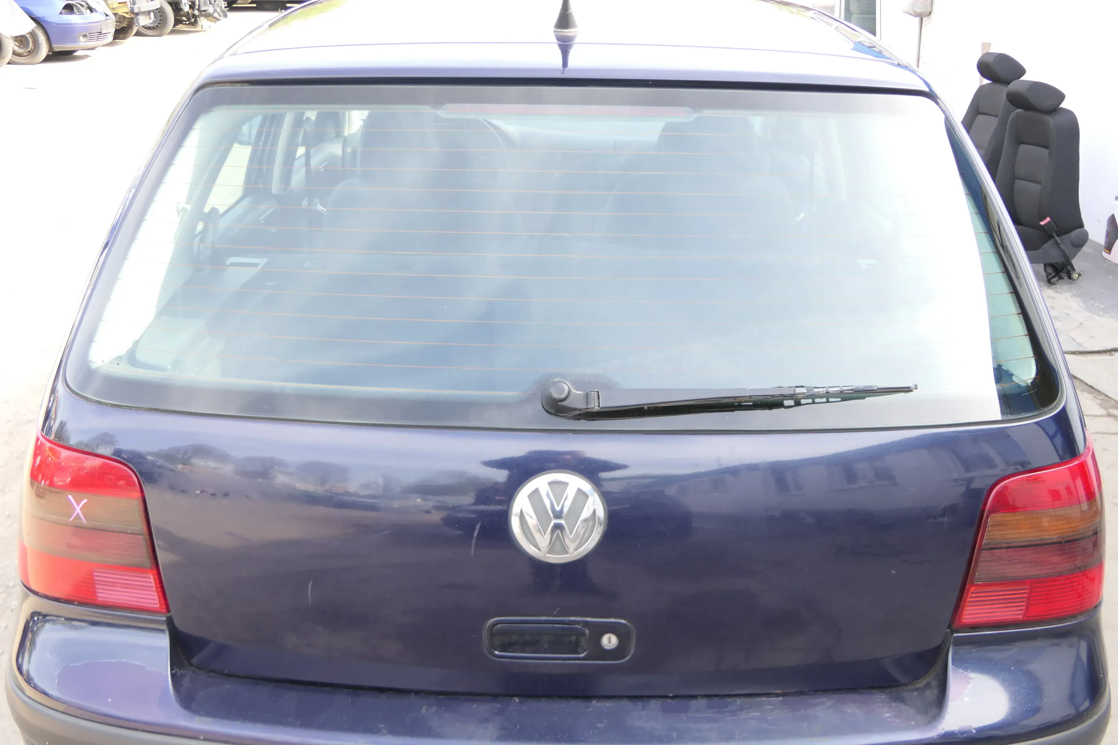 VW Golf 4 Limousine Heckklappe Kofferraumklappe Klappe hinten blau LC5H -ohneAnb - Bild 1