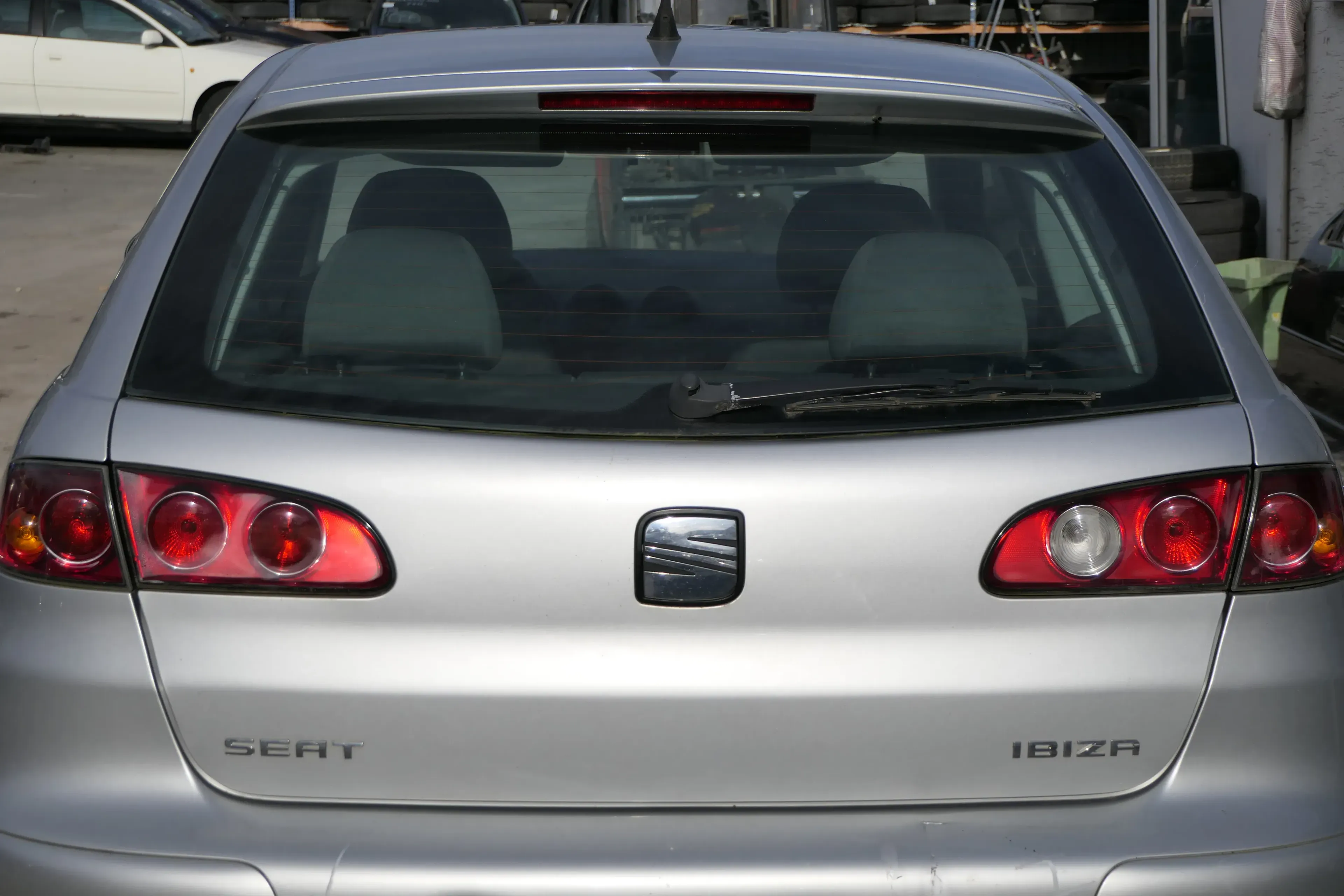 Seat Ibiza 6L Heckklappe Klappe hinten Kofferraumklappe grau LS7N ohne Spoiler!! - Bild 1
