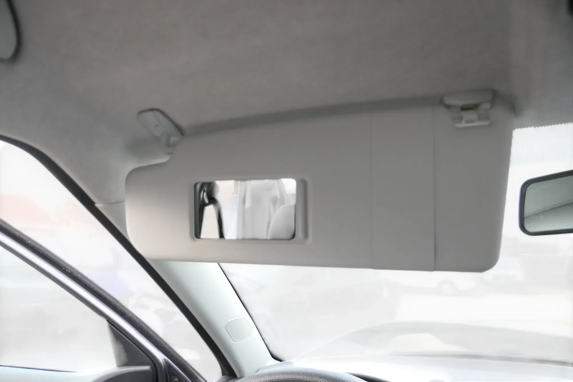 Skoda Fabia Roomster 5J Sonnenblenden Sonnenblende grau links vorne Spiegel 3T - Bild 1