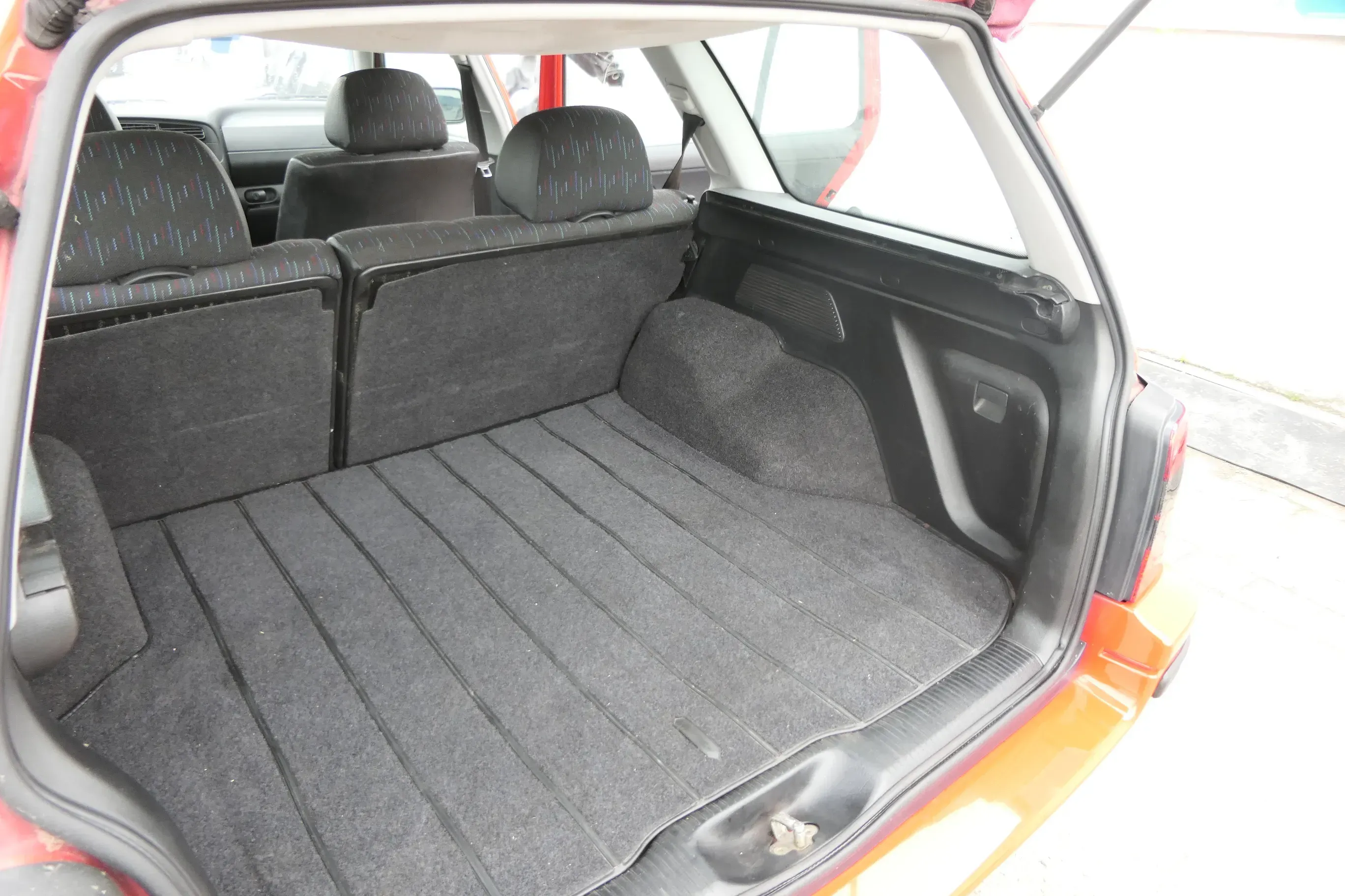VW Golf 3 1H Variant Kombi Verkleidung Teppich Kofferraum Kofferraumteppich schw - Bild 1