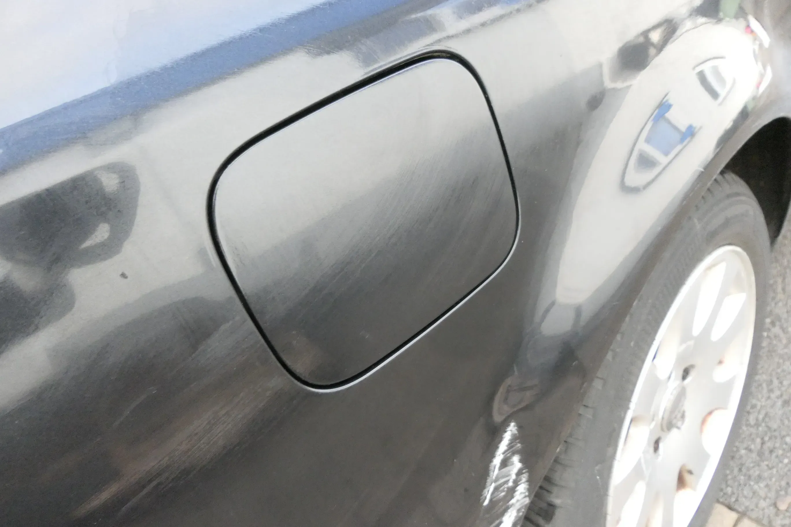 Audi A6 4B 4Z Tankdeckel Tankklappe Tank Deckel Klappe schwarz LZ9W - Bild 1