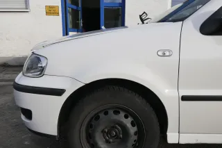 VW Polo 6N2 Kotflügel vorne links weiß LB9A (bis unterm Schweller) - Bild 1