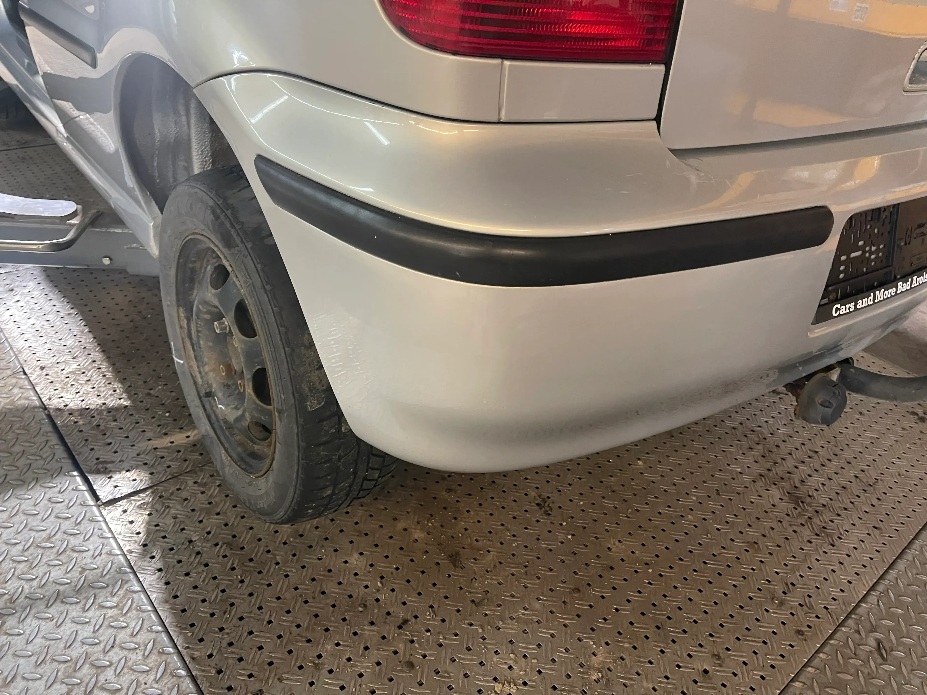 VW Polo 6N2 Stoßstange hinten Heckstoßstange Stoßfänger blau silber LB7Z - Bild 1
