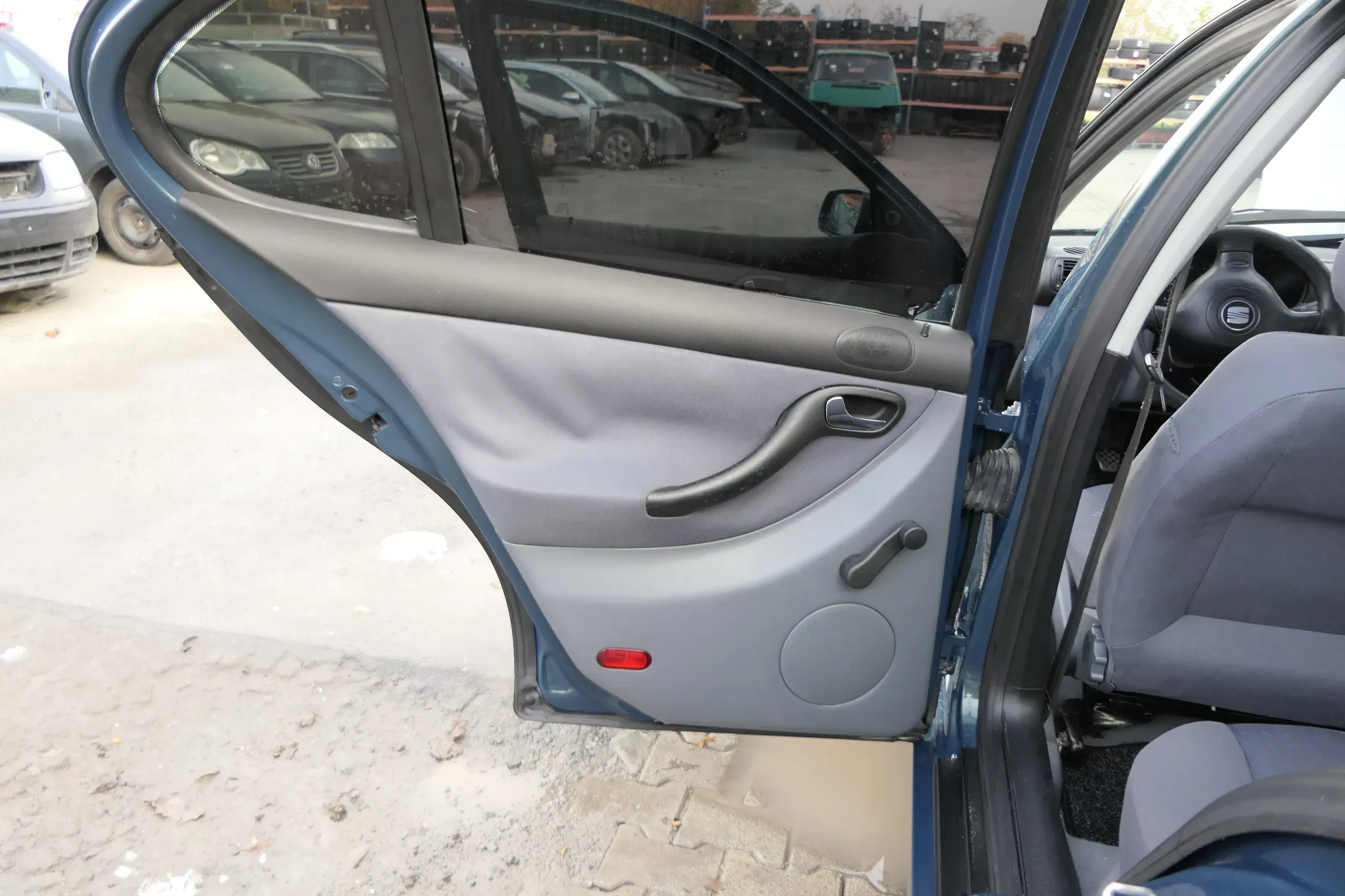 Seat Leon 1M Toledo Türverkleidung Verkleidung Tür hinten links blau grau - Bild 1