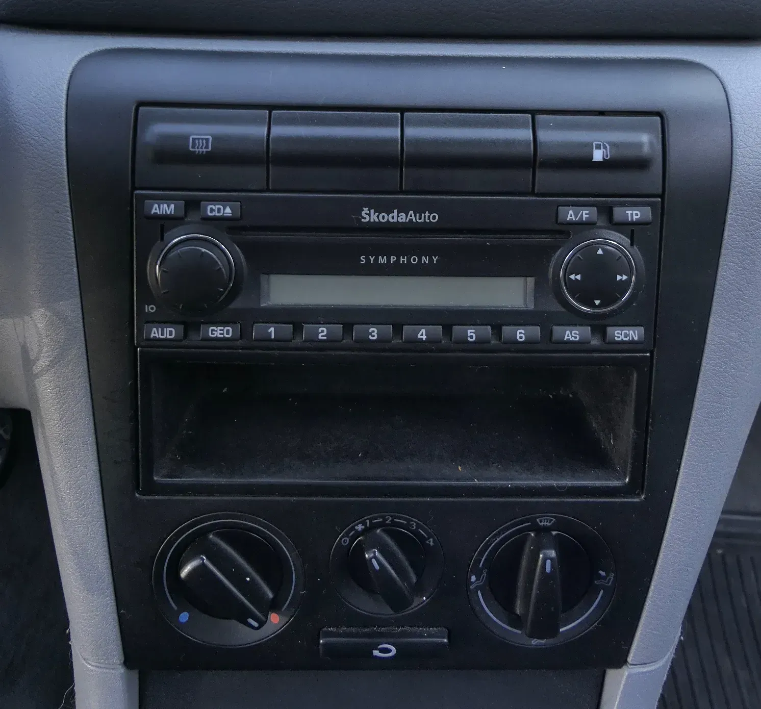 Skoda Oczavia 1U Blende MIttelkonsole um Radio Abdeckung 1U1863399 schwarz - Bild 1