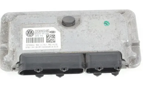 VW Golf Plus 5M 6 Steuergerät 1,4l 59kw 80PS CGGA Motor 03C990990E 03C906024BD
