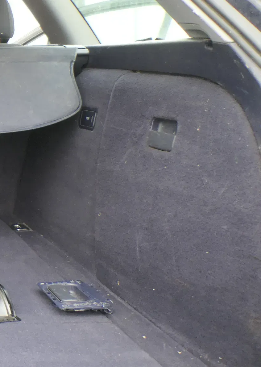 Audi A4 8E Abdeckung Verkleidung Kofferraum hinten rechts Seite 8E9863880D blau - Bild 1