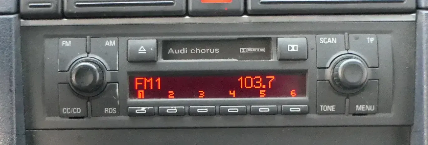 Audi A4 8E Radio Audi Kasette Original chorus inkl. Code 8E0035152 - Bild 1