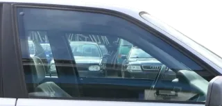Audi 80 vorne rechts Fenster NUR Scheibe in Tür Fensterscheibe Glas - Bild 1