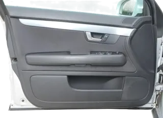 1x A4 8E B7 Türverkleidung Verkleidung Tür vorne links soul schwarz Griff Abdeck - Bild 1