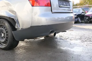 Audi A4 8E B6 Limousine Stoßstange hinten mit Spoiler grau LY7Q PDC - Bild 5