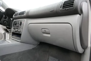 VW Passat 3B 3BG Handschuhfach grau Handschuhfachdeckel Deckel Klappe - Bild 1
