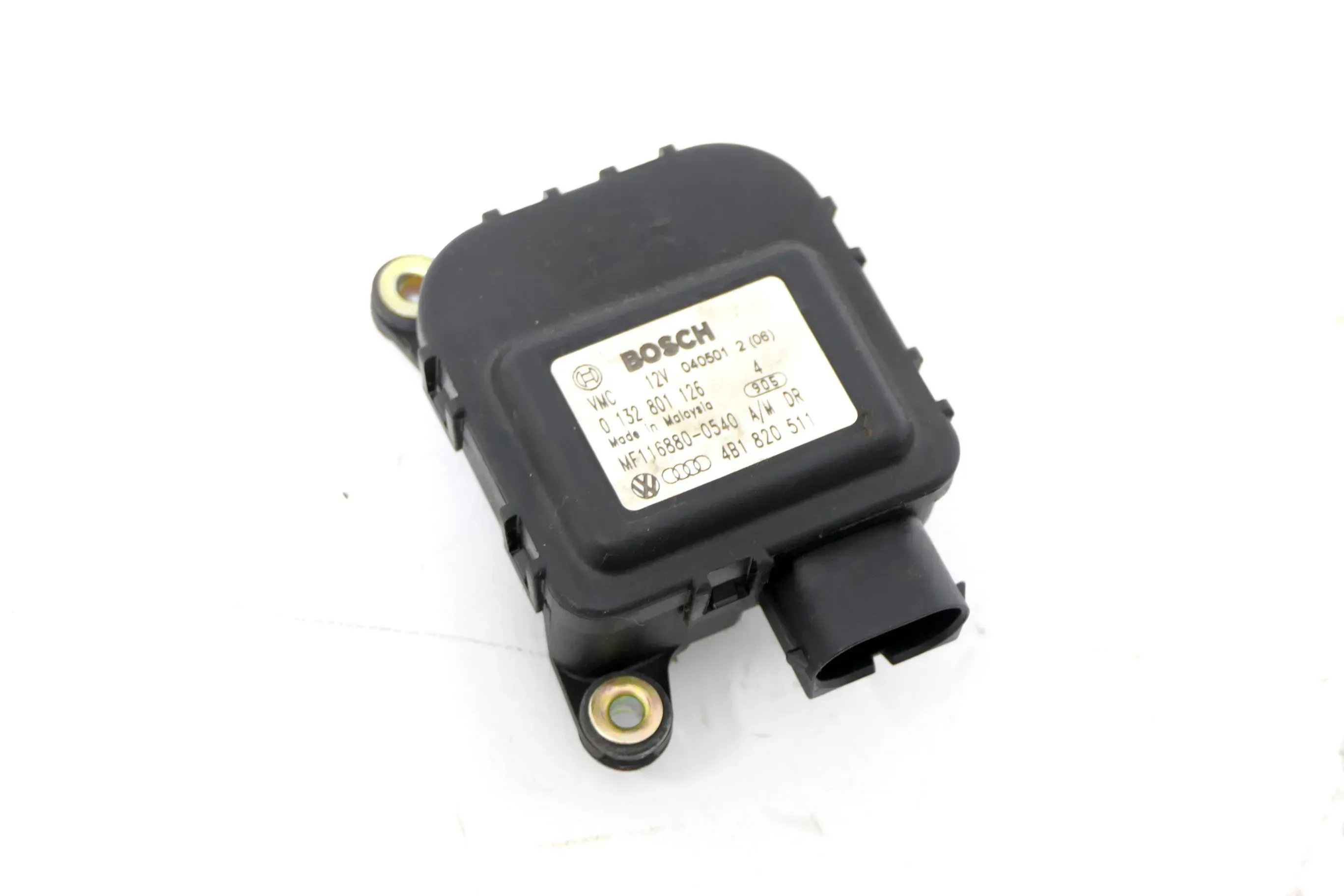 Audi A6 4B Stellmotor für Temperaturregelklappe Klimaanlage 4B1820511 - links - Bild 1