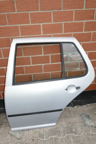 VW Golf 4 Limousine Tür hinten links silber LB7Z satinsilber (KEINkombi) - Bild 1