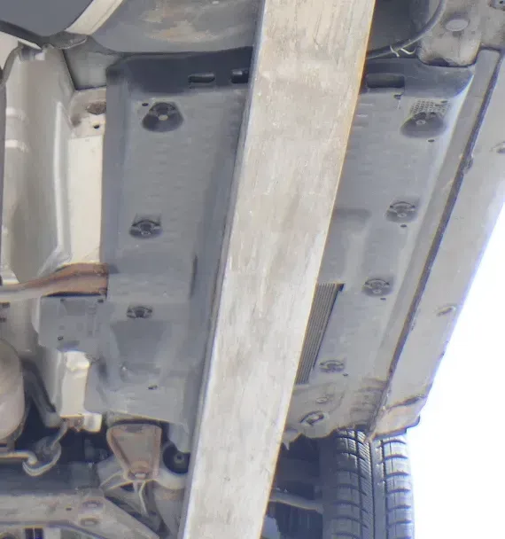 VW Polo 9N 6R Unterbodenverkleidung Verkleidung rechts unte Abdeckung 6Q0825202M - Bild 1