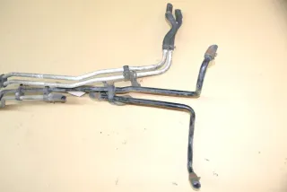 VW Sharan 7M Leitung Kühlwasser Kühlflüssigkeit unterm Auto nach hinten - Bild 2