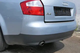 Audi A4 8E B6 Limousine Stoßstange hinten mit Spoiler blau LY7R - Bild 6