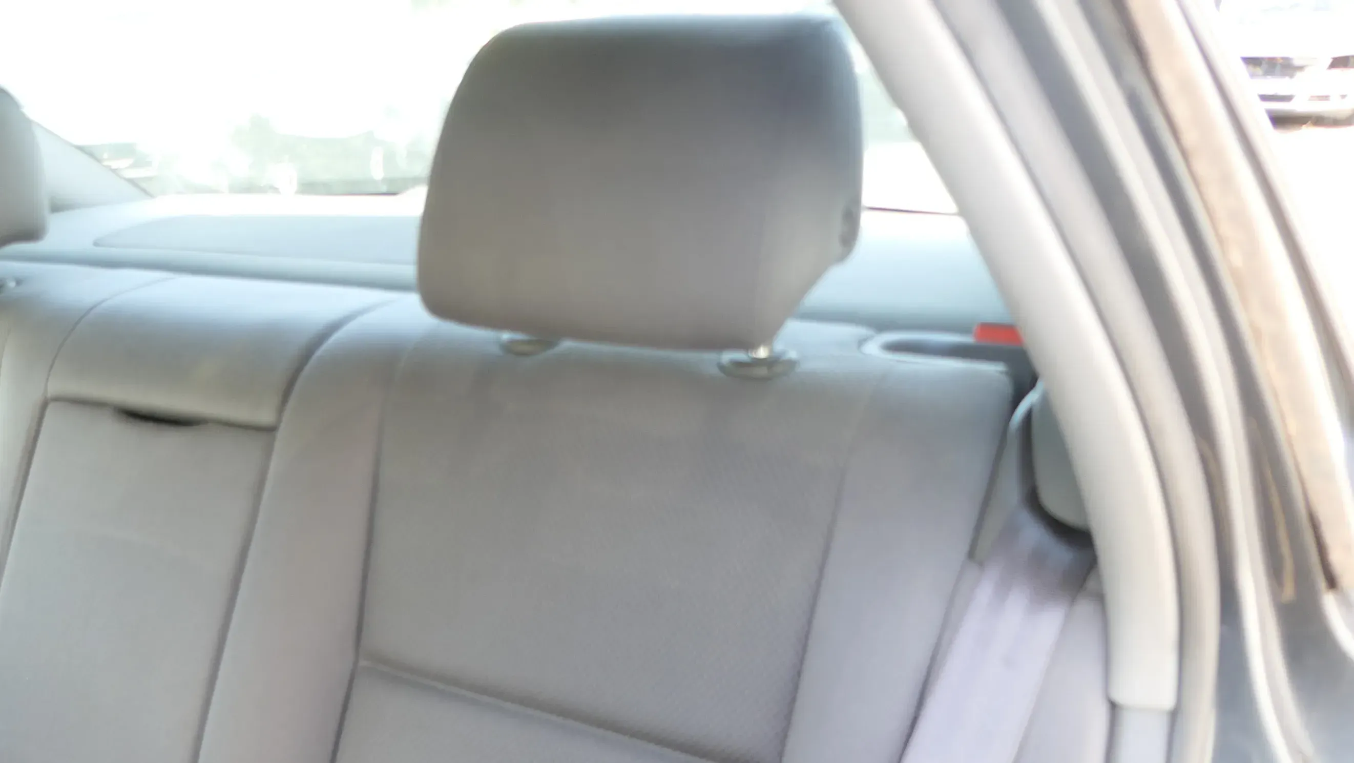 Audi A4 B6 8E Kopfstütze hinten links swing dunkelgrau 8E0885973G 61L - Bild 1