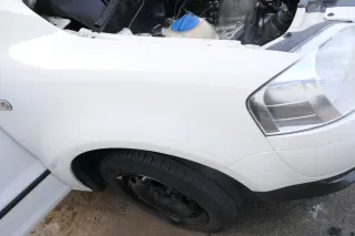 VW Fox 5Z Kotflügel vorne rechts weiß LB9A - Bild 3