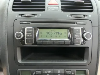 VW Polo 6R Golf Plus Radio CD- Player 5M0057156D mit Code RCD 210   rot - Bild 1