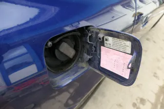Audi A3 8L Tankdeckel Klappe Tankklappe Tank blau LZ5K Deckel - Bild 2