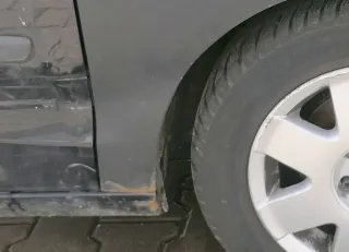 VW Polo 9N3 Kotflügel vorne rechts schwarz matt - Bild 2