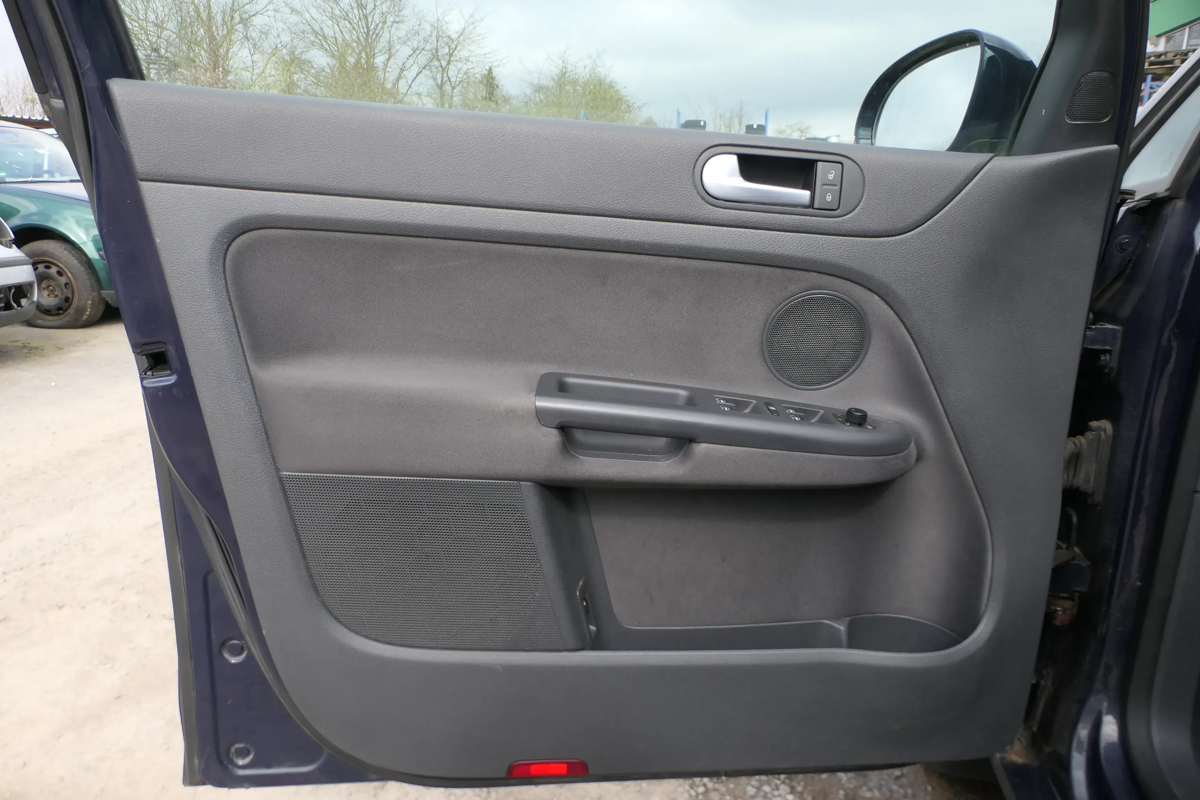 VW Golf Plus 5M 1x Türverkleidung Verkleidung Tür vorne links schwarz - Bild 1